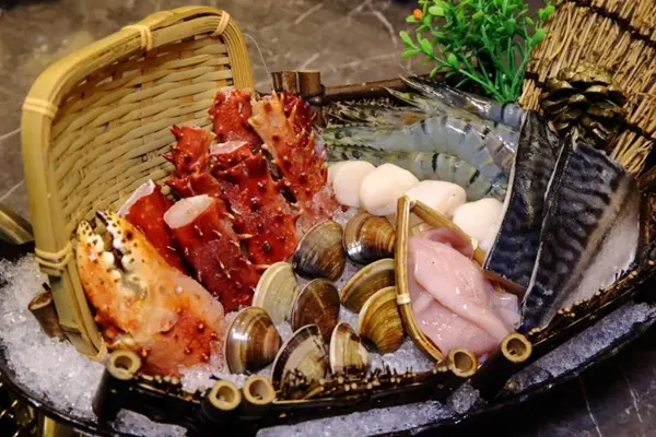 美食窩客 小珊珊 提供 / 「原月日式頂級帝王蟹燒烤吃到飽