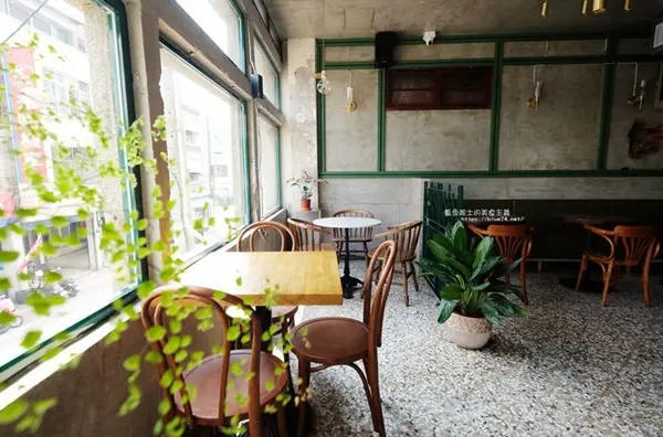 小閣樓員林店 /美食窩客 藍色起士 提供