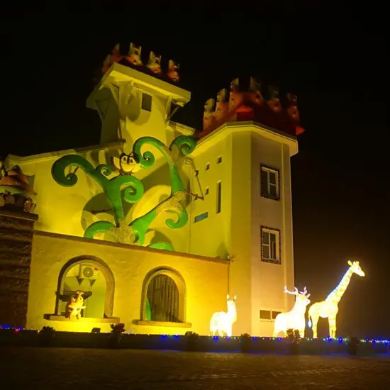 萌度破表的長頸鹿和梅花鹿出沒中！全台最受小朋友喜愛的「中埔遊客中心」寒假相關活動起跑，大型花燈讓全家人好玩又好拍。