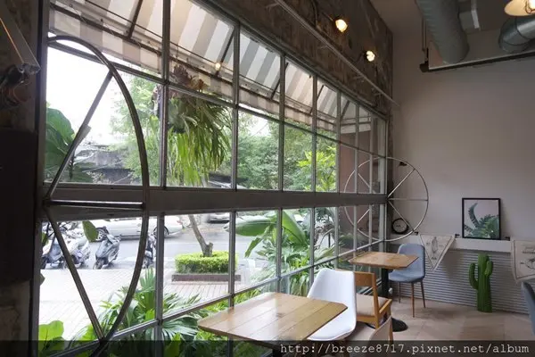 Behind You你後面 /美食窩客 布卡的小宇宙 提供