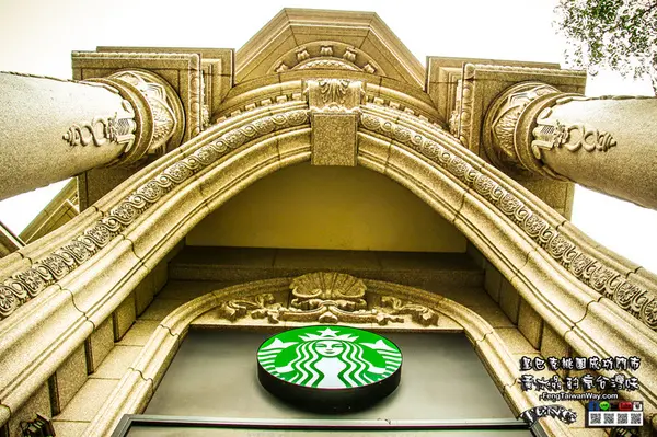 星巴克特色門市「星巴克桃園成功店」 /美食窩客 黃水晶 提供