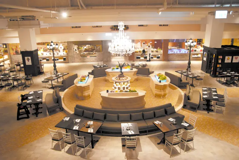 全台最大規模自助餐，新莊「品花苑」送你加拿大龍蝦