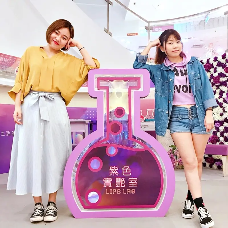 網美這波一定要拍！期間限定「紫色實艷室 LIFE LAB」全面洗版中，夢幻紫色花牆打造西門最浪漫打卡點。