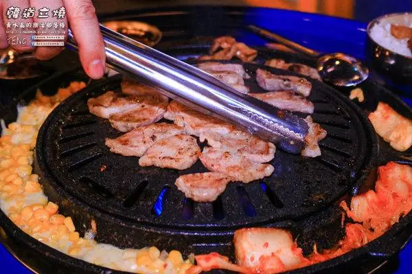 Stand Up 韓道立燒-中壢店 /美食窩客 黃水晶 提供