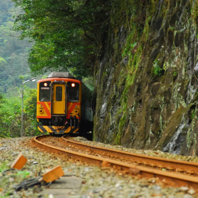 《基隆》全台最美鐵道之一 深澳線【瑞芳－海科館】復駛囉！