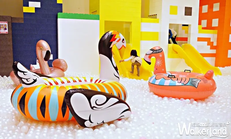 玩到不想回家！全台最大積木樂園「建築樂園-悠遊島動物狂歡季」，獨家巨型溜滑梯、球池護城河讓人嗨到尖叫。