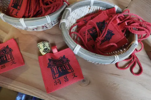 考生、文青們千萬別錯過！宜蘭傳藝園區手作文昌符、古著體驗，滿滿的台灣味就是要讓你穿越時空拍照拍不停！