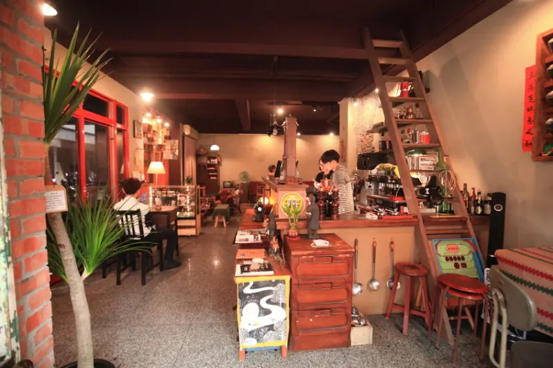 美食窩客 咬咬 曾在「空兩格coffee」