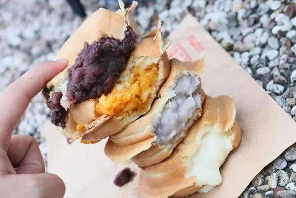 金艋舺紅豆餅 /美食窩客 海綿飽飽 提供