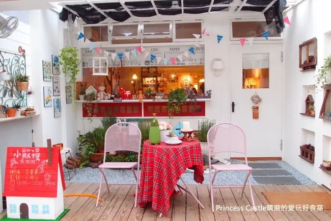 台北南京東路美食│下午茶咖啡廳_【小散漫】 cest si bon 。 手作 雜貨 咖啡*不限時有WIFI ，歐式鄉村風雜貨小鋪+小朋友遊戲區(搖搖馬.流理台.布書)