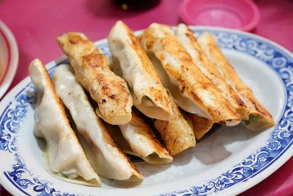 美食窩客 小美&叮叮_旅遊食記 提供 / 三姊妹水餃大王鍋貼