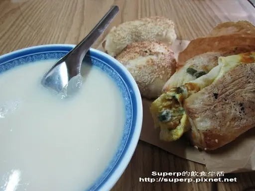 [小店食記]麟光站旁的和記豆漿店之秒殺炭烤燒餅