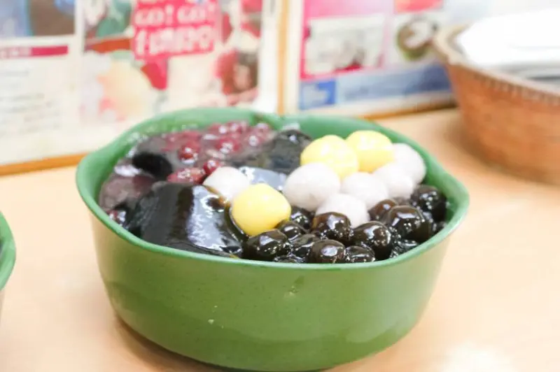 [台北美食] 愛玉之夢遊仙草。通化夜市必吃愛玉仙草冰，純手工銅板價，消夜時間也能吃到 // 通化夜市