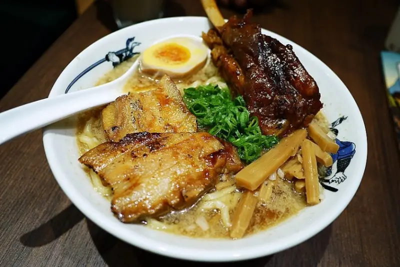 【台北】信義 麵屋武藏 虎洞(微風松高B2) 超濃郁湯頭x超滿足肥嫩嫩叉燒肉 晉升前三名好吃拉麵‧推薦虎洞限定雙叉燒太刀拉麵+叉燒飯♥♥♥