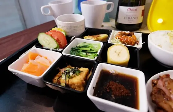 美食窩客 藍色起士 提供 / ㄚㄚ販店 Lunch Box