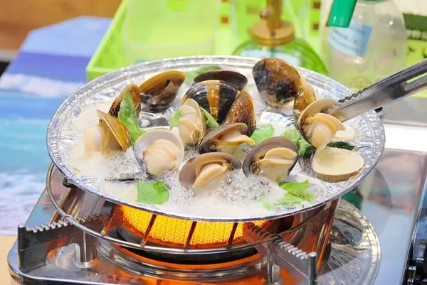 美食窩客 橘子狗 提供 / 蜊正站好DIY現烤蛤蜊