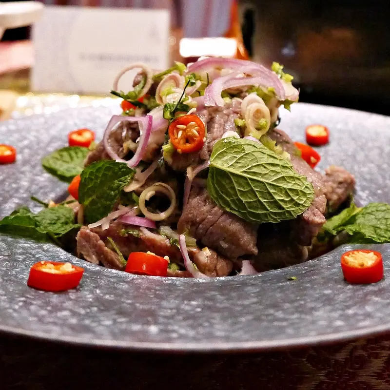 打造最道地泰式狂歡季！台北喜來登SUKHOTHAI強勢推出「潑水節」限定料理，要用泰國在地料理搶攻老饕的胃。