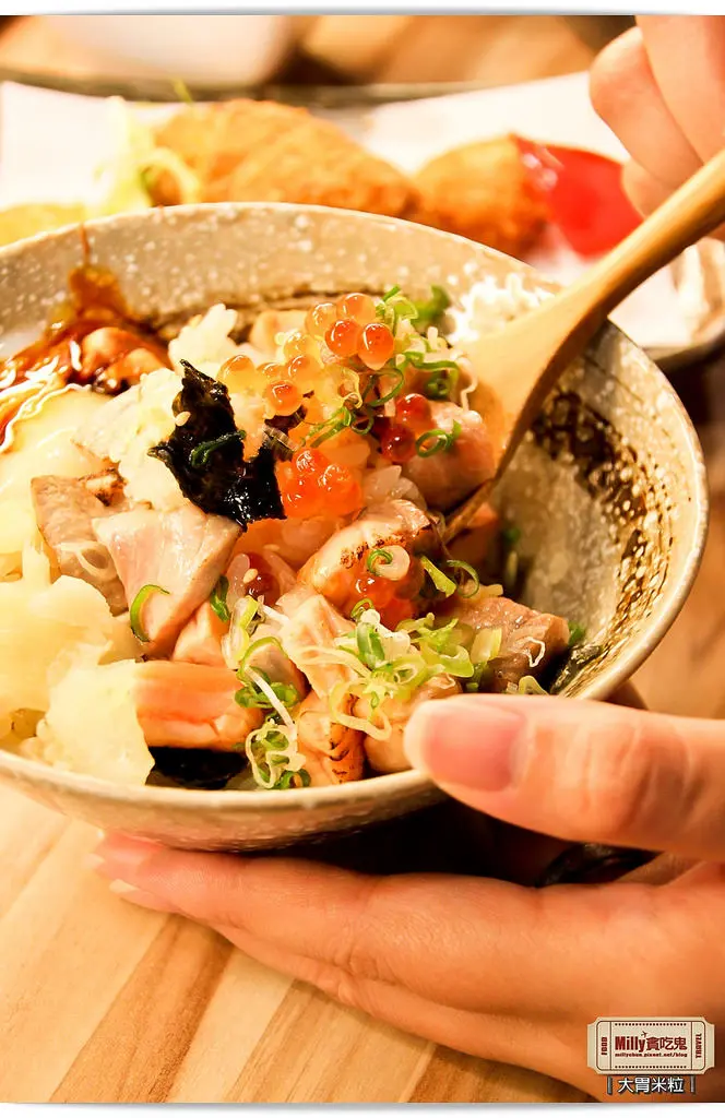 大胃米粒【高雄日式料理/平價壽司推薦】鮨月手作壽司。大推炙燒生魚海鮮丼+厚實炸豬排!!