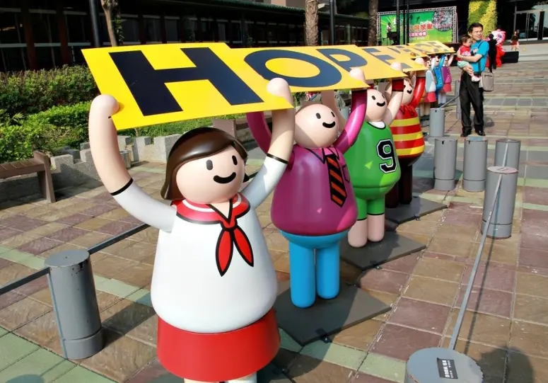 [台南] 舉牌小人移駕台南小西門，內外都有小人出沒。4/24 起還有集點送小人活動！為什麼台中沒有啊~~~ 