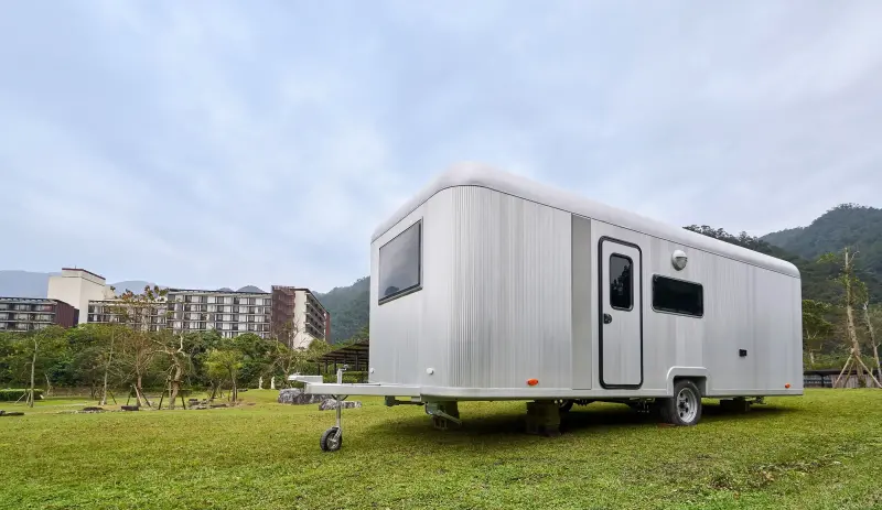 戶外小旅行新選擇！礁溪老爺推出全新「豪華五星露營」住宿活動，一卡皮箱就能體驗露營樂趣。