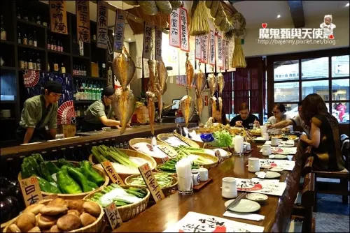 《台中熱門景點美食》樂座爐端燒．就是要你接菜接不完