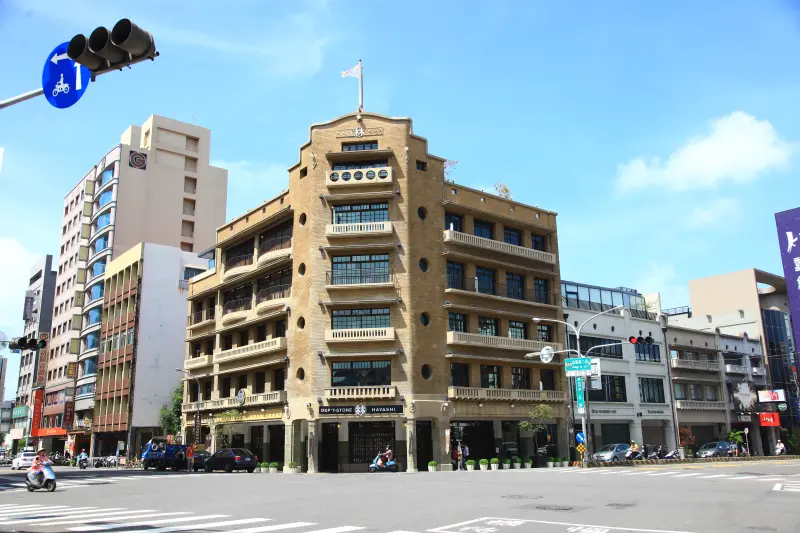 台南旅遊懶人包Part.4-林百貨摩登時代文創窗口【台南高雄Walker】