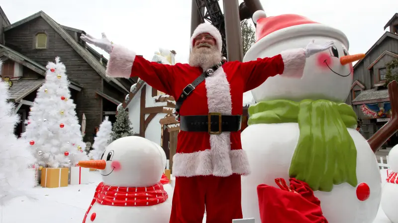 絕對要當乖寶寶！耶誕老公公降臨「六福村主題遊樂園」零距離親手發耶誕禮物，一定要拿到。