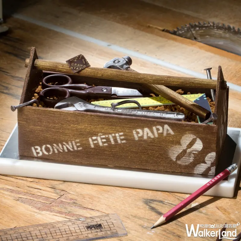 史上最逼真蛋糕！台北君悅酒店「萬能老爸」大玩創意，剪刀、槌子、鈑手讓你通通吃下肚！