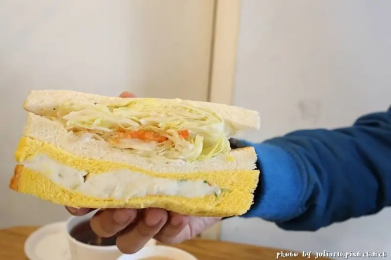 【初食手作三明治】台中市西區。營養健康手作早餐x紐西蘭奶油x南瓜三明治xDilmah錫蘭紅茶♥（忠信國小／林森路）