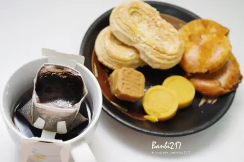 蜂大咖啡 濃郁奶泡香草卡布奇諾-咖啡還是老店好喝(台北西門町下午茶 食尚玩家)