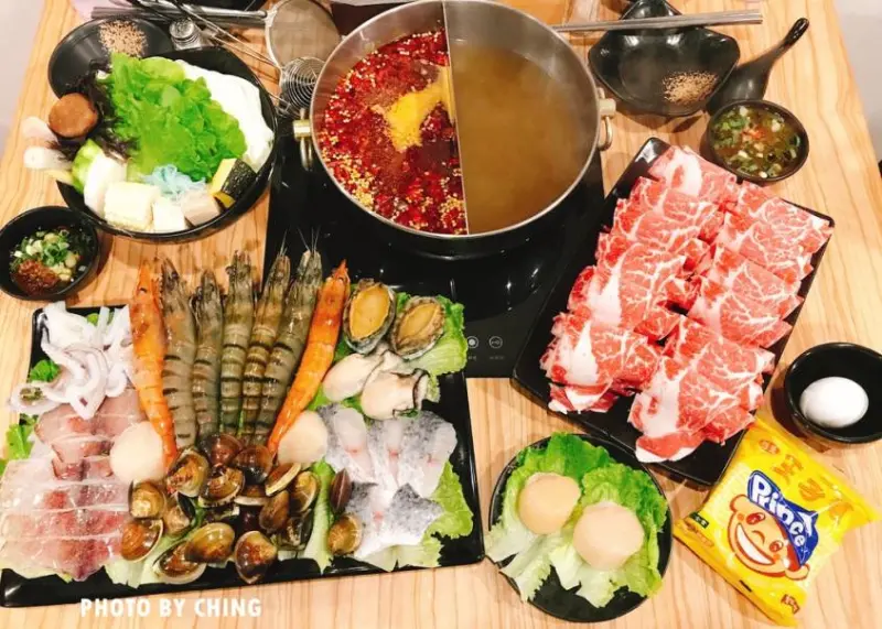 美食窩客 小菁愛旅行 推薦 金鍋盃小火鍋（板橋店）