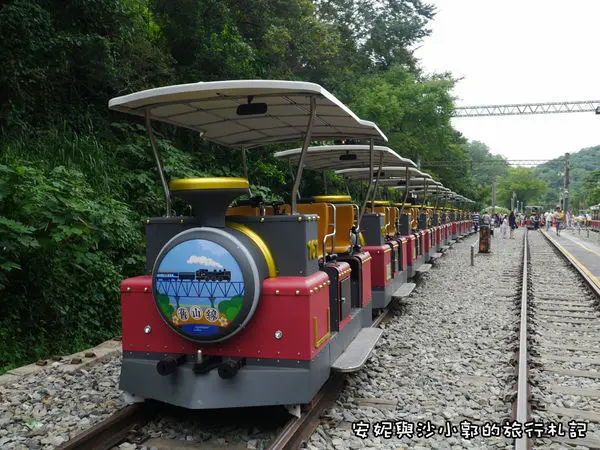 苗栗三義美食景點推薦「勝興車站鐵道自行車」/ 窩客 安妮與沙小郭 提供