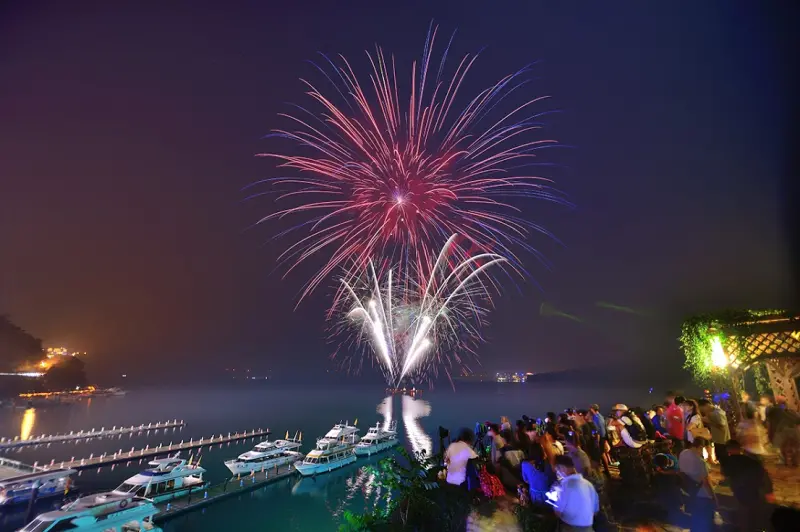 秋季限定！2015日月潭國際花火音樂節浪漫登場！湖上煙火超浪漫！