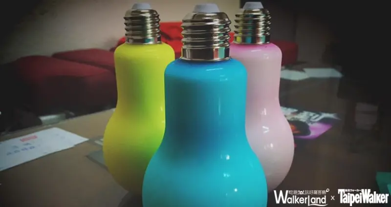 新一代夢幻飲品「彩色系燈泡飲品」出爐！三色限定藍、黃、粉紅！喝了心情馬上變晴天！