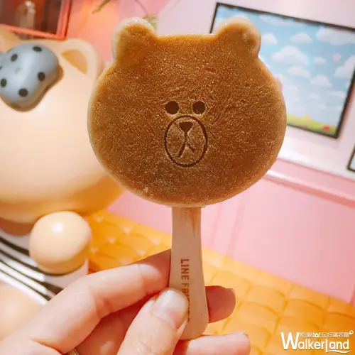 IG打卡少這張就落伍了！LINE FRIENDS Cafe首推「熊大珍珠奶茶冰棒」，讓你少女心瞬間飆升！