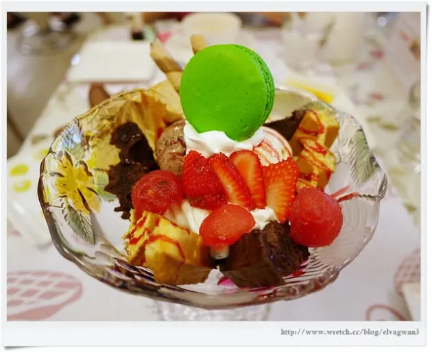 [捷運忠孝復興站]  Lady Emma艾瑪鬆餅屋 -- 甜點好威，我要跟著大眼仔一起去上怪獸大學囉~