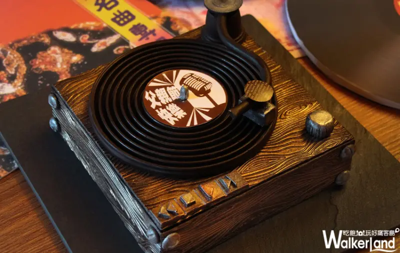 最有「男人味」的父親節蛋糕！台中日月千禧酒店「黑膠唱盤造型蛋糕」竟然會唱歌！