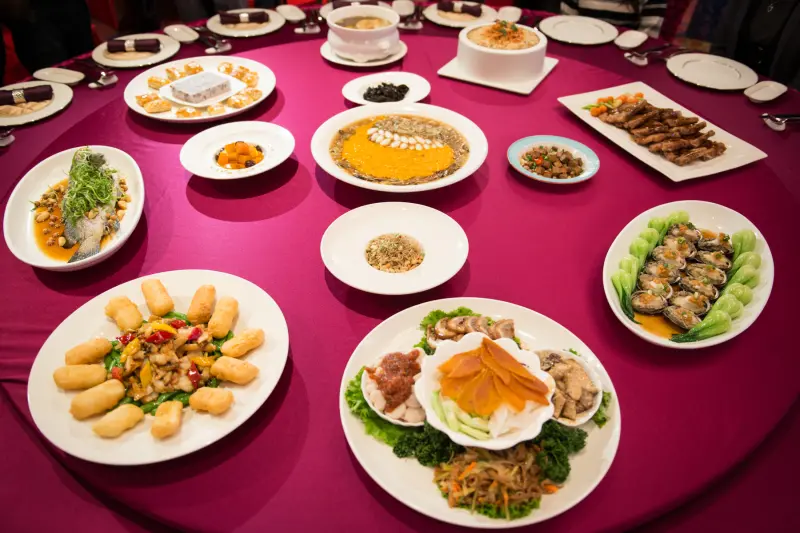 過年聚餐新選擇！漢來大飯店「初二娘家宴」，吃年菜還有歌舞秀看！