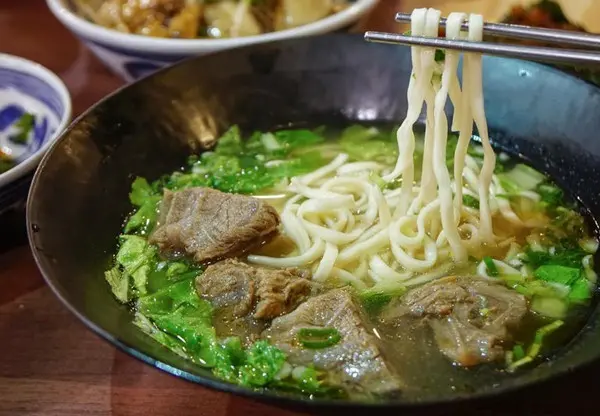 美食窩客 美食好芃友 曾在「美華麵食Mei-Hua noodles」
