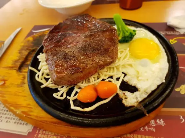 徐暖 推薦 吼牛排 (中壢店) 