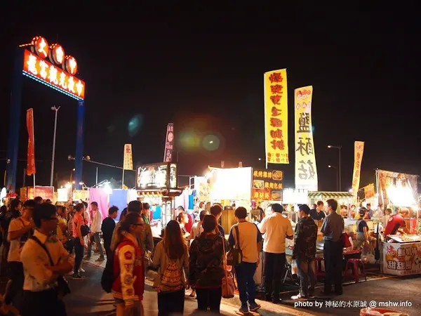 【景點】台中龍富觀光夜市@南屯 : 三強鼎立？大台中的宵夜好夥伴! 動線尚可但攤位沒有號稱的多              