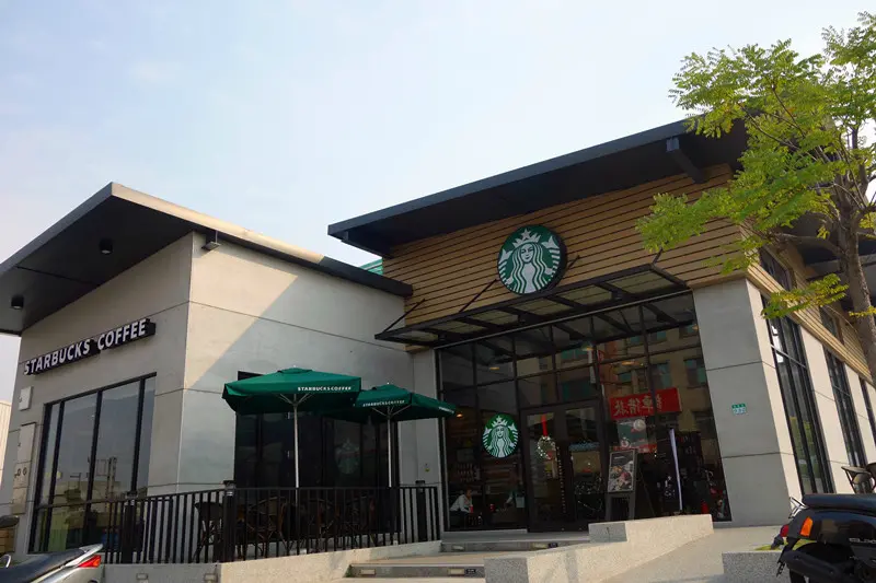 星巴克特色門市「星巴克咖啡 Starbucks Coffee (虎尾寮店)」 /美食窩客  跟著小毛一起趴趴GO 提供