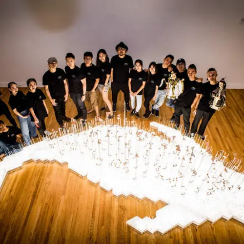 在紐約街頭發威的大神回台跨年啦！淡水曙光祭結合裝置藝術與獨立樂手，即日在淡水海關碼頭展出與現場表演，一同在淡水碼頭迎接2019曙光