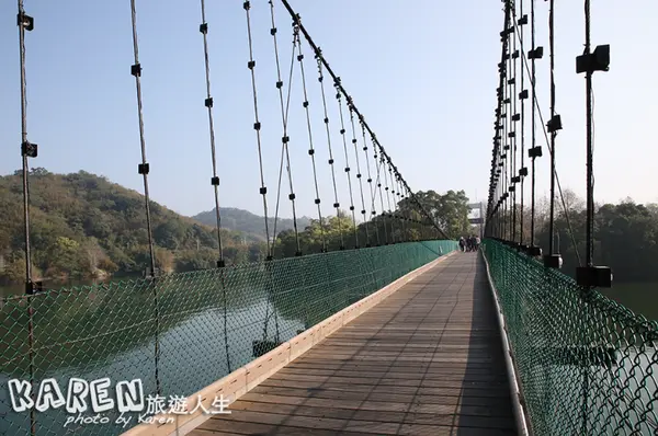 『Trip』苗栗 頭屋鄉 明德水庫內【日新島 水榭樓台】小櫻花林秘密景點 全台唯一湖中島