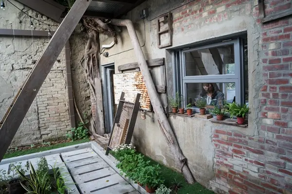 炎生Caffè / 旅遊窩客 螞蟻幫的櫥櫃/曉帆 提供