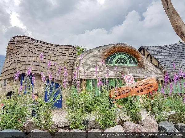 旅遊窩客 梅子 提供 / 童話屋咖啡館 Mr. Sam Soaring in the wind