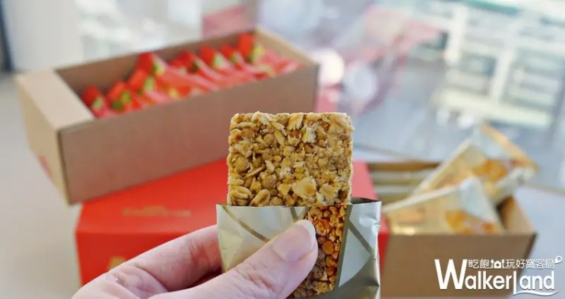 挑戰最頂級點心！台灣高鐵獨家聯手「Choice巧思」推出限定「味噌蕎麥燕麥酥片」，全新口味「晶圓餅乾」只在這裡搶先吃得到。