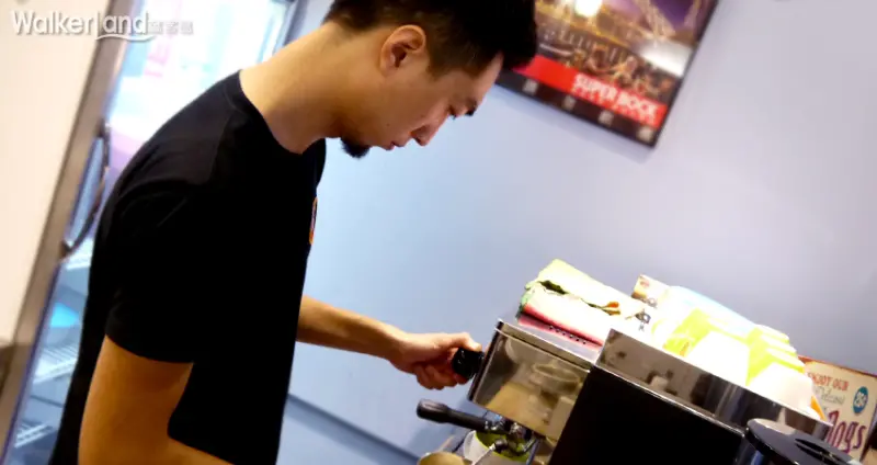 小食代Cafe Eric主導吧檯跟外場相關事務