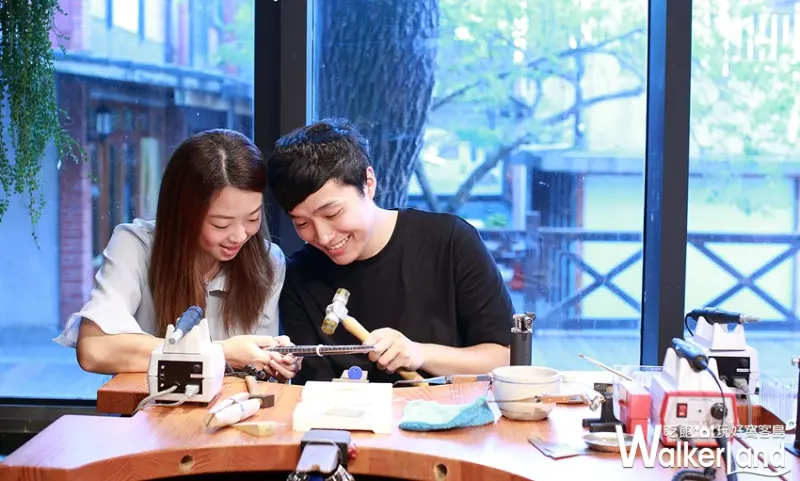 最強放閃行程就在這！宜蘭傳藝老爺行旅推出「七夕放閃專案」，親自打造999純銀對戒讓你們的愛情留下難忘的回憶。