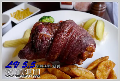 台中西屯-LV 5.5 新人類樂園創意漢堡店(搭公車前往超方便)